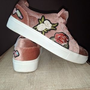 MADDEN GIRL Blush Velvet Embroidered Size 9